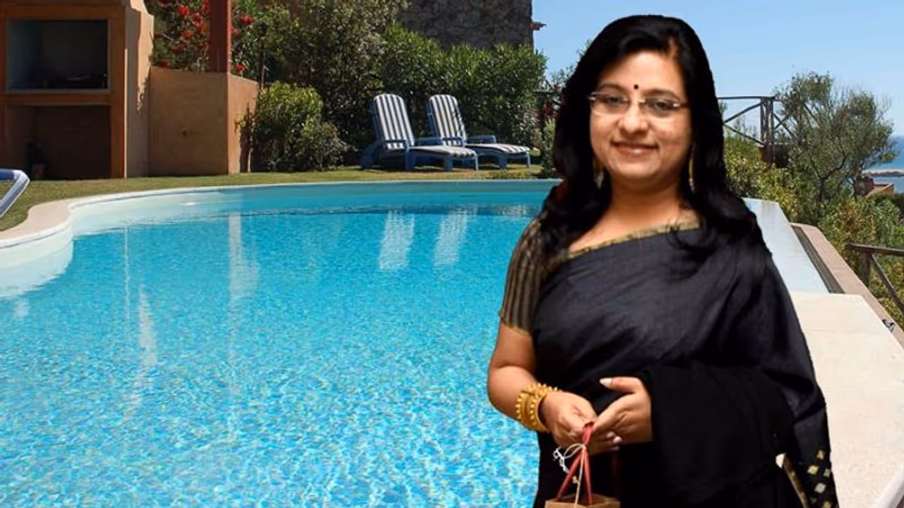 লক ডাউনের মধ্যেও চালু ডোনার সুইমিং পুল, প্রশ্ন মহারাজ ঘরনীর সচেতনতা নিয়ে লক ডাউনের মধ্যেও চালু ডোনার সুইমিং পুল, প্রশ্ন মহারাজ ঘরনীর সচেতনতা নিয়ে