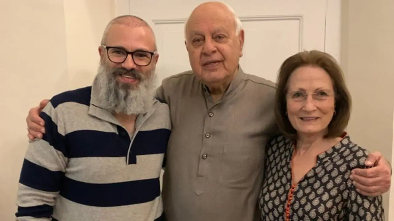 कश्मीर 7 महीने बाद: नजरबंदी से रिहाई के बाद बोले उमर अब्दुल्ला, हम जिंदगी और मौत की लड़ाई लड़ रहे कश्मीर 7 महीने बाद: नजरबंदी से रिहाई के बाद बोले उमर अब्दुल्ला, हम जिंदगी और मौत की लड़ाई लड़ रहे