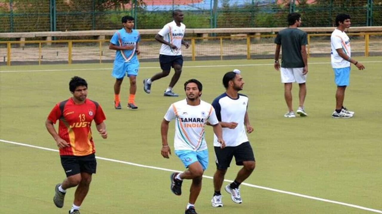 कोरोना के कारण SAI के बेंगलुरू सेंटर में कैद हुए भारतीय हॉकी खिलाड़ी, खाली समय में कर रहे यह काम कोरोना के कारण SAI के बेंगलुरू सेंटर में कैद हुए भारतीय हॉकी खिलाड़ी, खाली समय में कर रहे यह काम