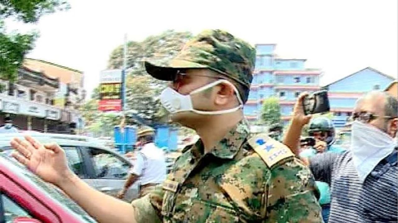 ലോക്ക് ഡൗൺ ലംഘിച്ച് പുറത്തിറങ്ങി ; മൂന്ന് പേരെ ഏത്തമിടീച്ച് യതീഷ് ചന്ദ്ര