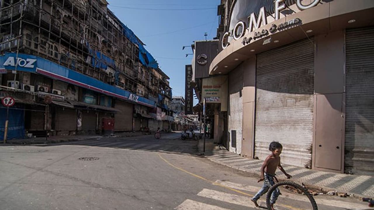 ಸೋಂಕು ತಡೆಗೆ 2 ತಿಂಗಳು ಸ್ವಯಂ ದಿಗ್ಬಂಧನ ಹಾಕಿದ ಗ್ರಾಮಸ್ಥರು ಸೋಂಕು ತಡೆಗೆ 2 ತಿಂಗಳು ಸ್ವಯಂ ದಿಗ್ಬಂಧನ ಹಾಕಿದ ಗ್ರಾಮಸ್ಥರು