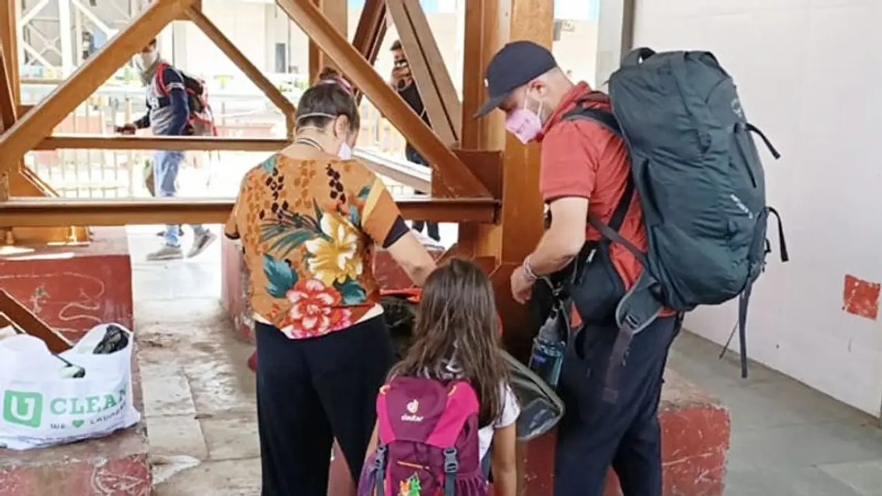 कोरोनावायरस ने ठप की जिंदगी...छीनकर आजादी...घर में कर दिया कैद, लगाना पड़ा है कर्फ्यू कोरोनावायरस ने ठप की जिंदगी...छीनकर आजादी...घर में कर दिया कैद, लगाना पड़ा है कर्फ्यू