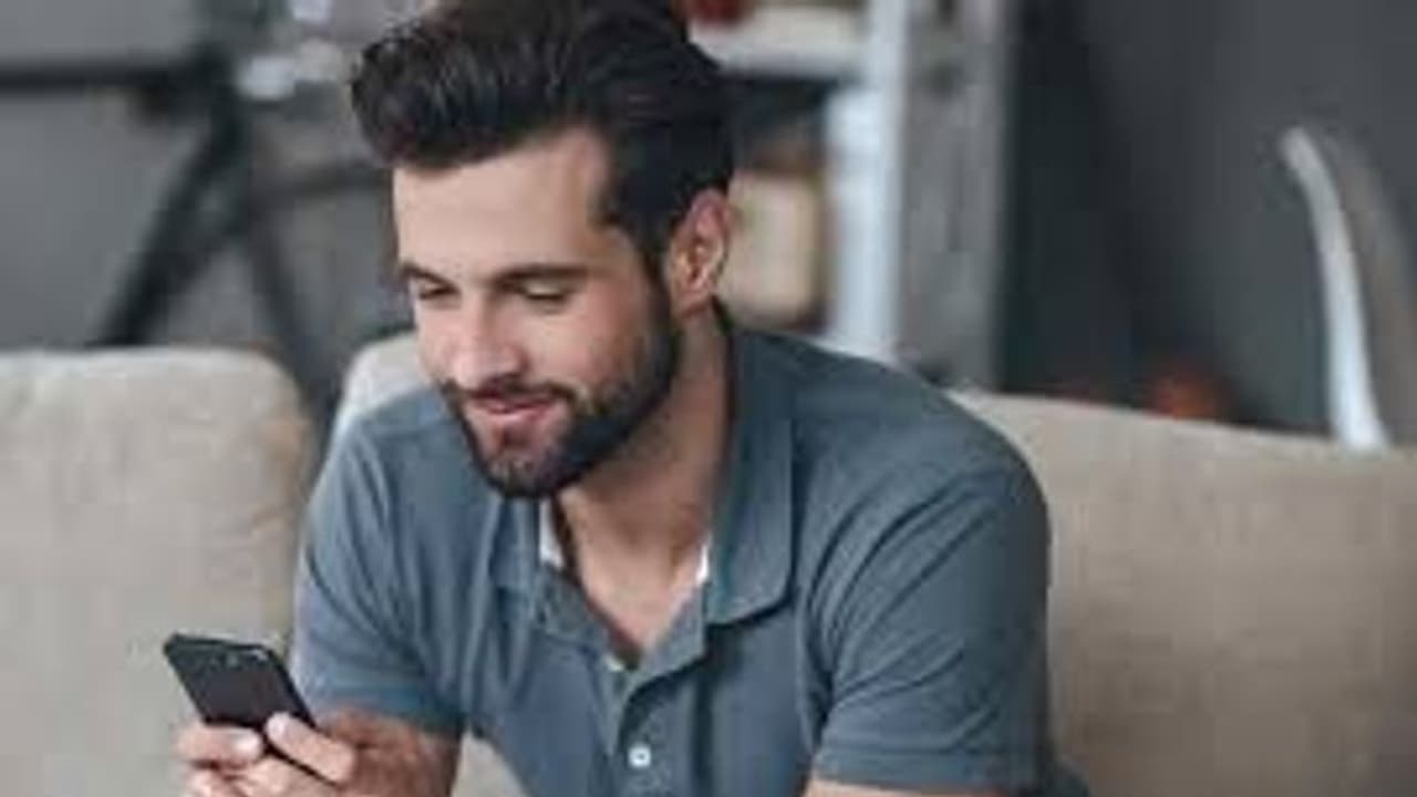 வீட்டிற்குள் இருக்க சொன்னால் இப்படியா?... அதிகரிக்கும் ஆன்லைன் கள்ளத் தொடர்பு... அலைமோதும் இளைஞர்கள்...!