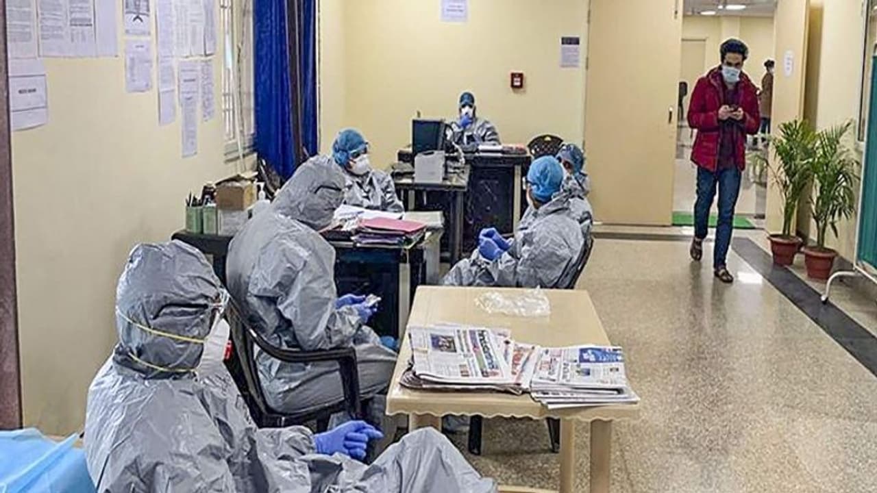 दिल्ली: कोरोना के मरीजों का इलाज करने वाले डॉक्टरों से मकान खाली करने के लिए कहा तो होगी कार्रवाई दिल्ली: कोरोना के मरीजों का इलाज करने वाले डॉक्टरों से मकान खाली करने के लिए कहा तो होगी कार्रवाई