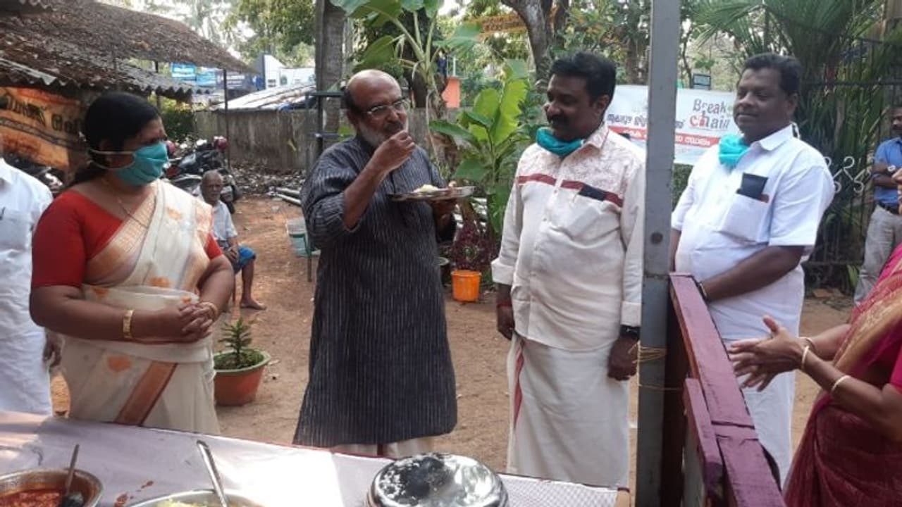 കൊവിഡ് പ്രതിസന്ധി മറികടക്കാൻ ജനകീയ ഭക്ഷണശാല 'പാഥേയം' ; അപ്രതീക്ഷിത അതിഥിയായി തോസമസ് ഐസക്ക് കൊവിഡ് പ്രതിസന്ധി മറികടക്കാൻ ജനകീയ ഭക്ഷണശാല 'പാഥേയം' ; അപ്രതീക്ഷിത അതിഥിയായി തോസമസ് ഐസക്ക്