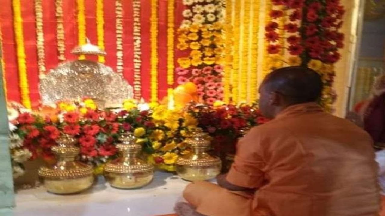 প্রধানমন্ত্রীর আবেদন উপেক্ষা, লকডাউনের মধ্যেই রামজন্মভূমিতে রাম লালার মূর্তি স্থানান্তর যোগী আদিত্যনাথের প্রধানমন্ত্রীর আবেদন উপেক্ষা, লকডাউনের মধ্যেই রামজন্মভূমিতে রাম লালার মূর্তি স্থানান্তর যোগী আদিত্যনাথের