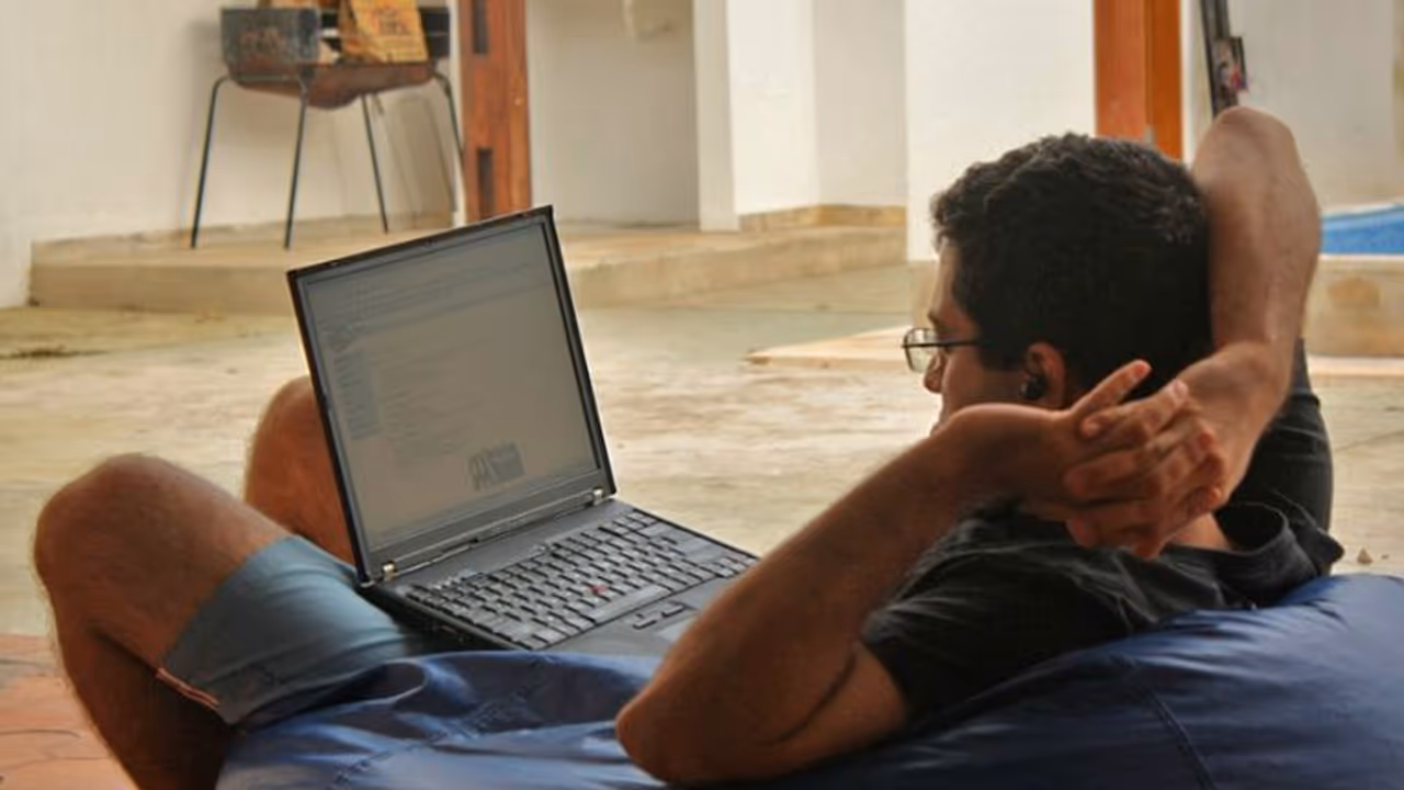 ಕೊರೋನಾ ವ್ಯಾಪಿಸ್ತಿದ್ರೂ ಡೋಂಟ್ ಕೇರ್, ಕಂಪನಿ ನಡೆಸೋ ಹುಚ್ಚು..! ಕೊರೋನಾ ವ್ಯಾಪಿಸ್ತಿದ್ರೂ ಡೋಂಟ್ ಕೇರ್, ಕಂಪನಿ ನಡೆಸೋ ಹುಚ್ಚು..!