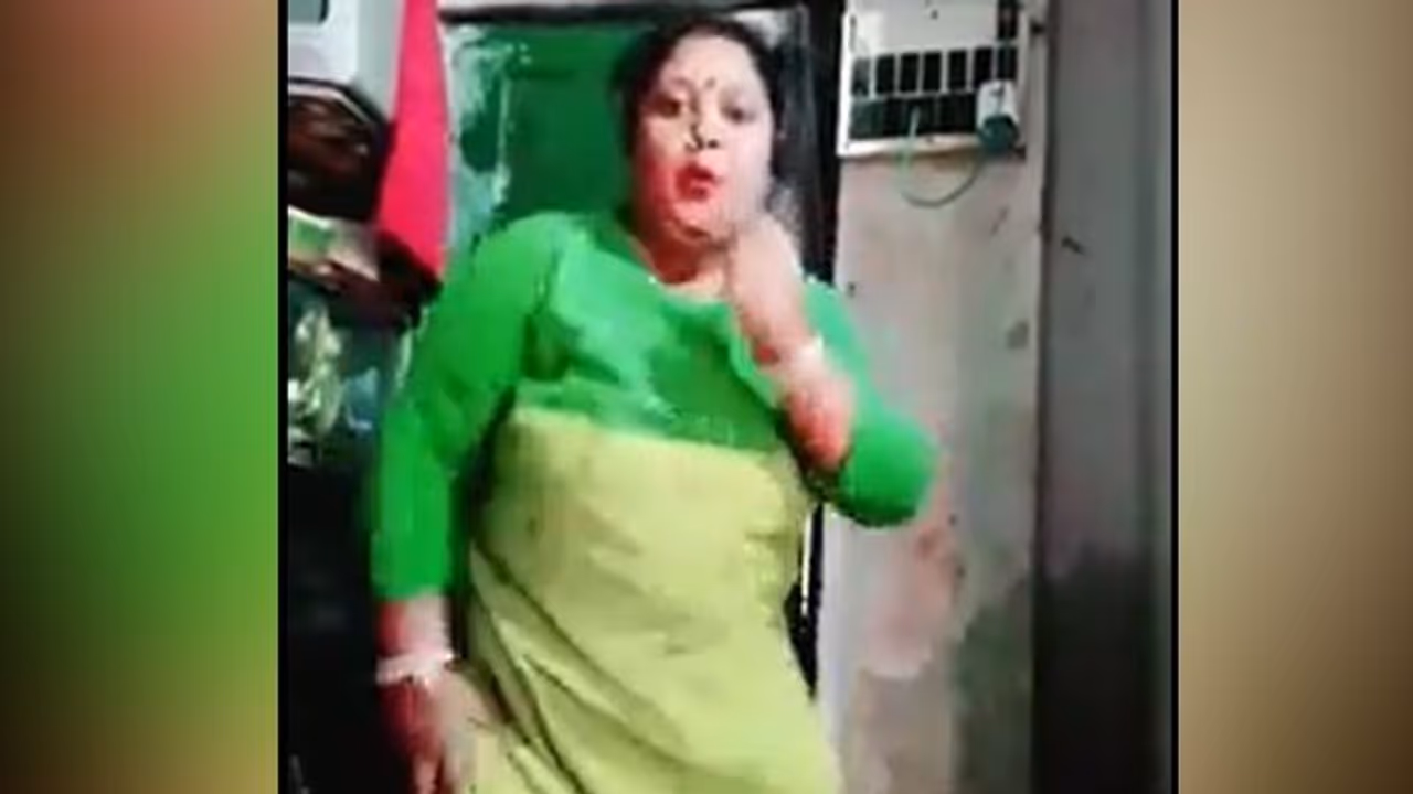 লকডাউনে বা়ড়িতে বসে বোর হচ্ছেন তরুণী বৌদি, নেচেই ভাইরাল করলেন নিজেকে