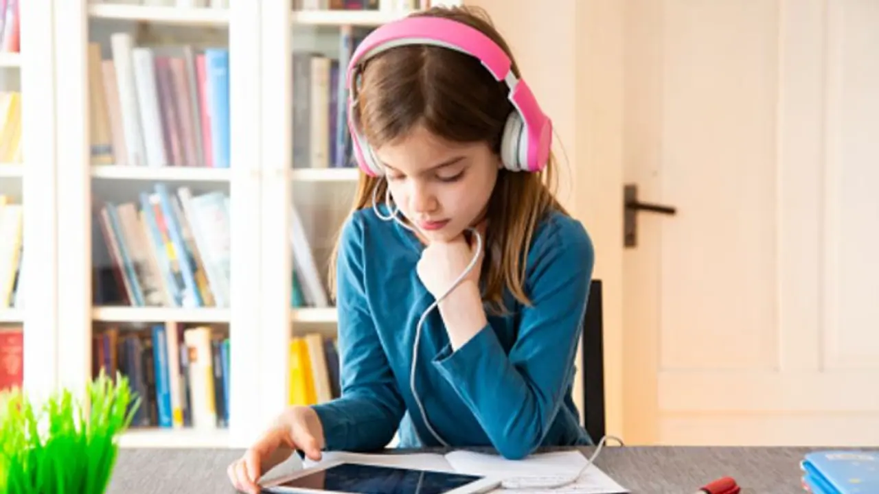 ಸದ್ಯಕ್ಕೆ ಮಕ್ಕಳಿಗೆ ಬೇಡ ಆನ್ಲೈನ್ ಎಂಬ ಜೈಲು ಶಿಕ್ಷಣ ಸದ್ಯಕ್ಕೆ ಮಕ್ಕಳಿಗೆ ಬೇಡ ಆನ್ಲೈನ್ ಎಂಬ ಜೈಲು ಶಿಕ್ಷಣ