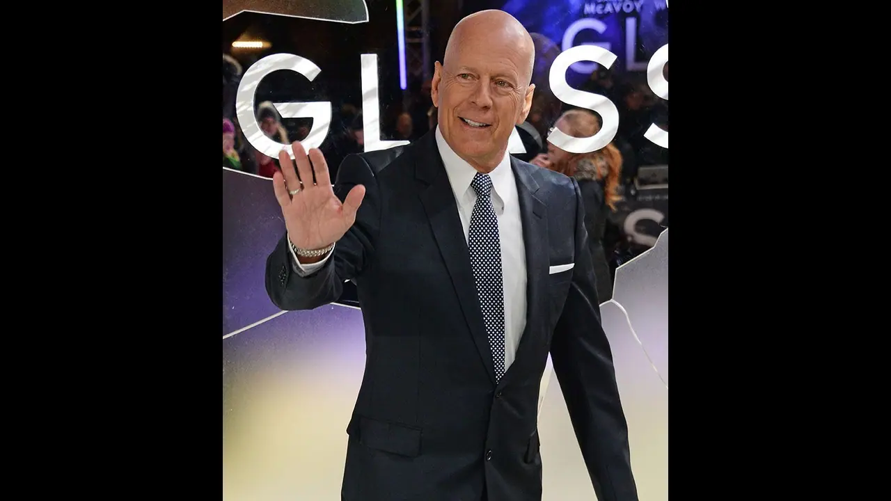 అరుదైన వ్యాధితో సినిమాలకు గుడ్ బై చెప్పిన హాలీవుడ్ దిగ్గజ నటుడు.. షాక్లో అభిమానలోకం అరుదైన వ్యాధితో సినిమాలకు గుడ్ బై చెప్పిన హాలీవుడ్ దిగ్గజ నటుడు.. షాక్లో అభిమానలోకం