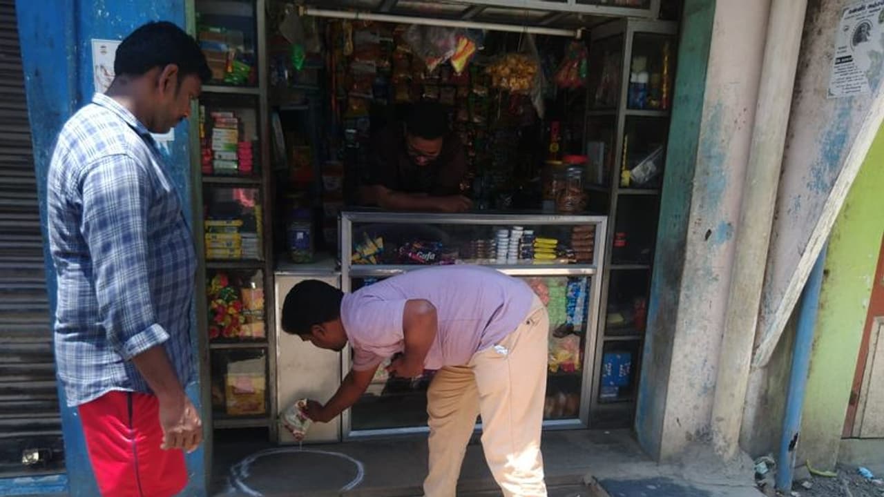 இப்பவும் சந்தேகம்? 21 நாட்களில் எது இயங்கும்? எது இயங்காது..விவரம் பாயிண்ட் பாயிண்டா இருக்கு பார்த்துக்கோங்க! இப்பவும் சந்தேகம்? 21 நாட்களில் எது இயங்கும்? எது இயங்காது..விவரம் பாயிண்ட் பாயிண்டா இருக்கு பார்த்துக்கோங்க!