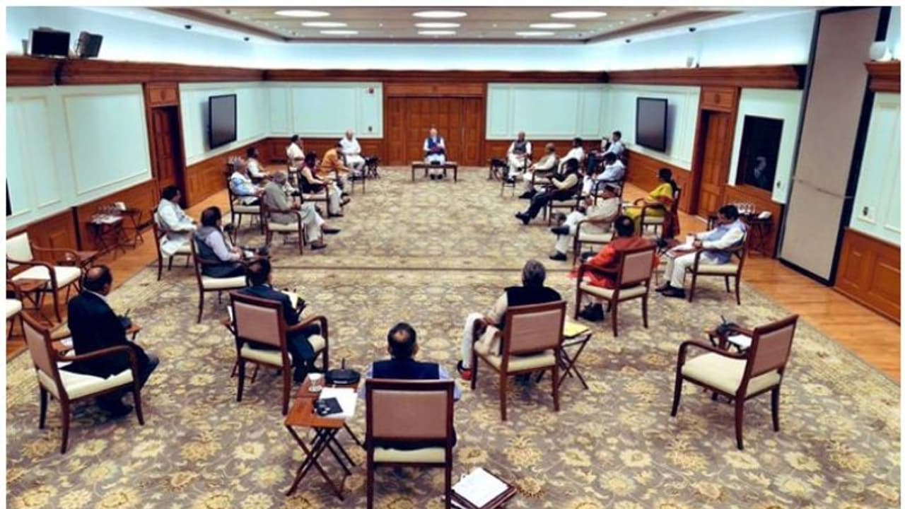 കൊവിഡ്19: കാബിനറ്റ് യോഗത്തില്‍ സാമൂഹിക അകലം പാലിച്ച് മന്ത്രിമാര്‍; ചിത്രം ട്വീറ്റ് ചെയ്ത് അമിത് ഷാ