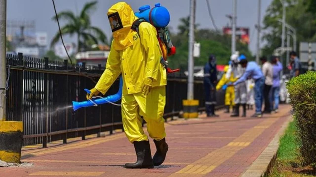 मध्य प्रदेश: कोरोना से पहली मौत उज्जैन में, 65 साल की महिला ने तोड़ा दम, कुल 15 संक्रमित मध्य प्रदेश: कोरोना से पहली मौत उज्जैन में, 65 साल की महिला ने तोड़ा दम, कुल 15 संक्रमित