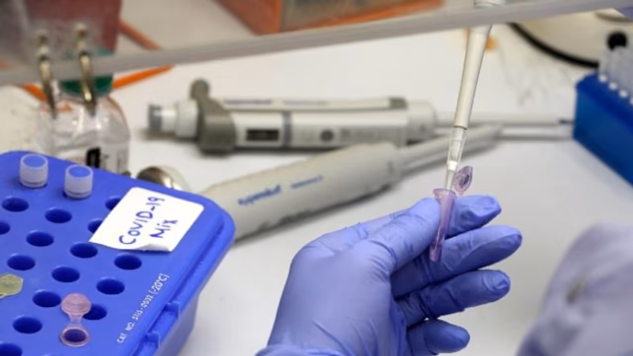 കൊവിഡ് സ്ഥിരീകരിച്ച മലയാളി ഡോക്ടറുടെ കുഞ്ഞിനും രോഗം; തമിഴ്നാട്ടില് രോഗബാധിതര് 50 ആയി കൊവിഡ് സ്ഥിരീകരിച്ച മലയാളി ഡോക്ടറുടെ കുഞ്ഞിനും രോഗം; തമിഴ്നാട്ടില് രോഗബാധിതര് 50 ആയി