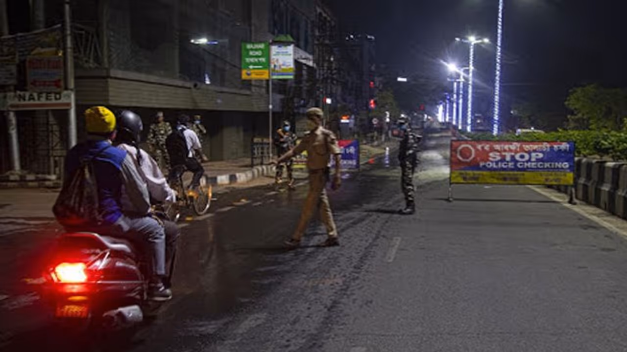 இனிமேல் இ பாஸே தேவையில்ல.. தமிழக அரசு அதிரடி அறிவிப்பு..! நிம்மதி பெருமூச்சுவிடும் மக்கள்