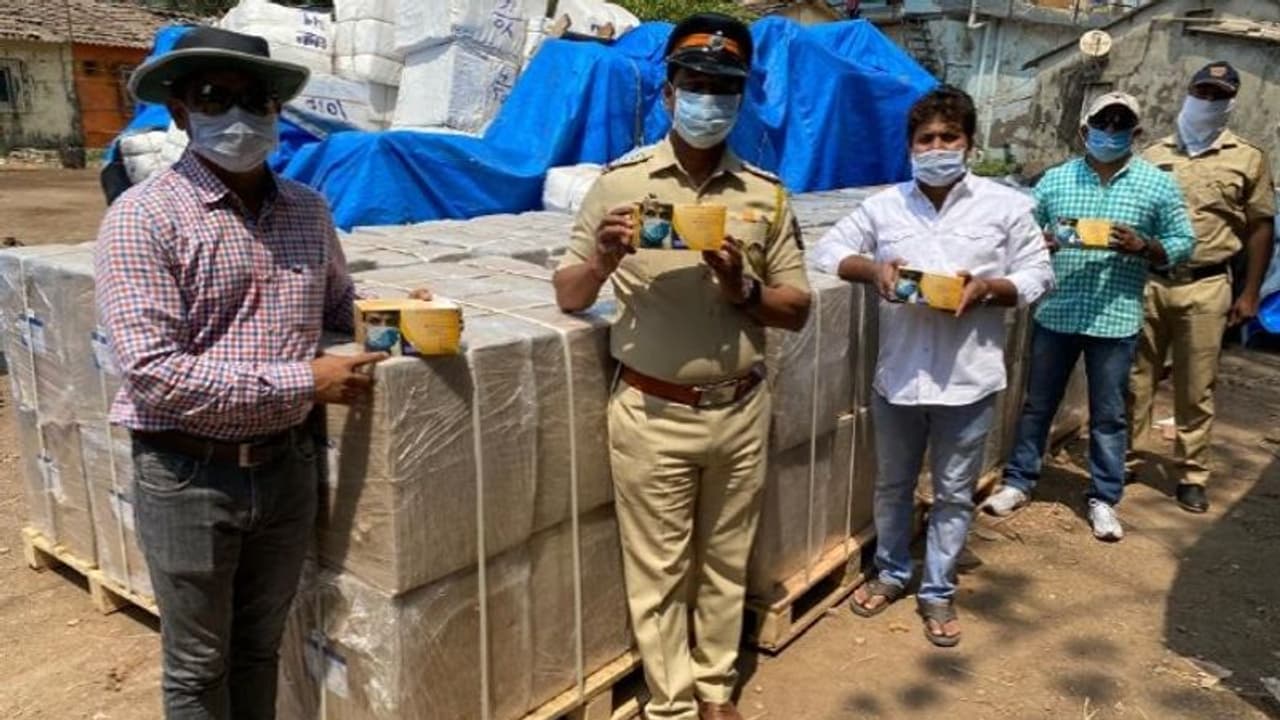 മുംബൈയില്‍ കോടികളുടെ മാസ്‌ക് പൂഴ്ത്തിവയ്പ്; ഇന്ന് റെയ്ഡില്‍ പിടിച്ചത് 4 ലക്ഷം മാസ്‌ക്
