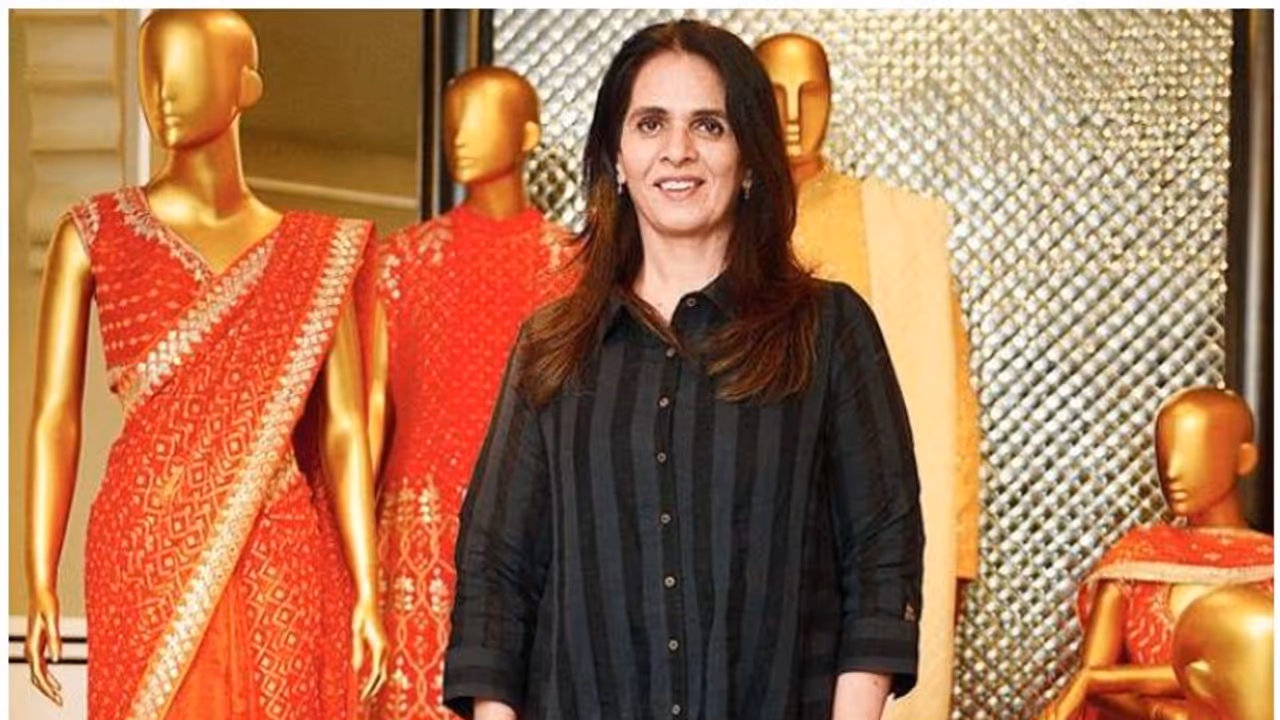 കൊവിഡ് 19; ഒന്നരക്കോടിയുടെ സഹായം പ്രഖ്യാപിച്ച് പ്രമുഖ ഫാഷൻ ഡിസൈനർ അനിത ഡോംഗ്രെ കൊവിഡ് 19; ഒന്നരക്കോടിയുടെ സഹായം പ്രഖ്യാപിച്ച് പ്രമുഖ ഫാഷൻ ഡിസൈനർ അനിത ഡോംഗ്രെ