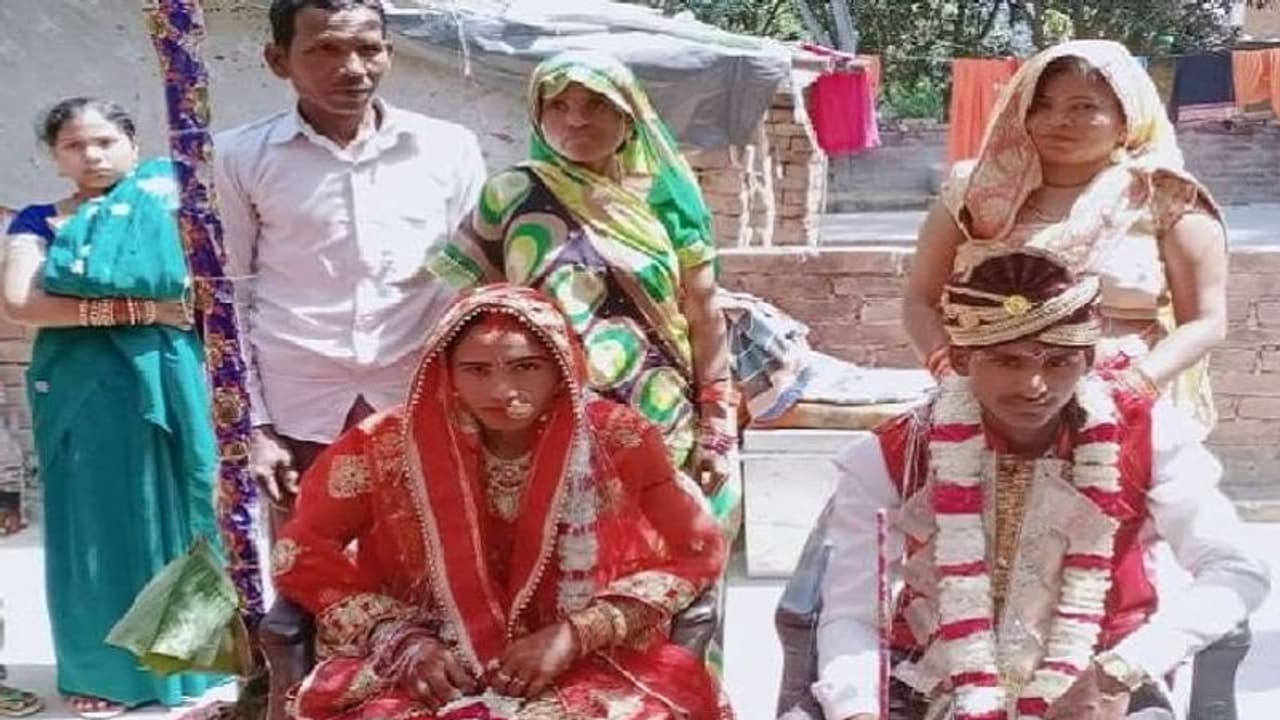 कोरोना ने चूर किया सपना, बिन बारात शादी करने पहुंचा दूल्हा, बाइक पर बैठकर ससुराल पहुंची दुल्हन कोरोना ने चूर किया सपना, बिन बारात शादी करने पहुंचा दूल्हा, बाइक पर बैठकर ससुराल पहुंची दुल्हन