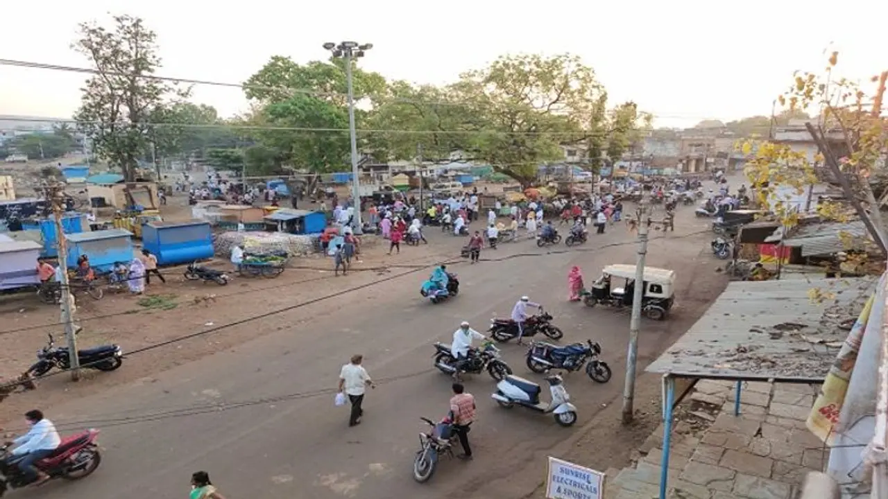 ಬಾಗಲಕೋಟೆಯಲ್ಲಿ ಮಾರ್ಕೆಟ್ ಓಪನ್: ಬೆಳ್ಳಂಬೆಳಿಗ್ಗೆ ಲಾಠಿ ಚಾರ್ಜ್! ಬಾಗಲಕೋಟೆಯಲ್ಲಿ ಮಾರ್ಕೆಟ್ ಓಪನ್: ಬೆಳ್ಳಂಬೆಳಿಗ್ಗೆ ಲಾಠಿ ಚಾರ್ಜ್!