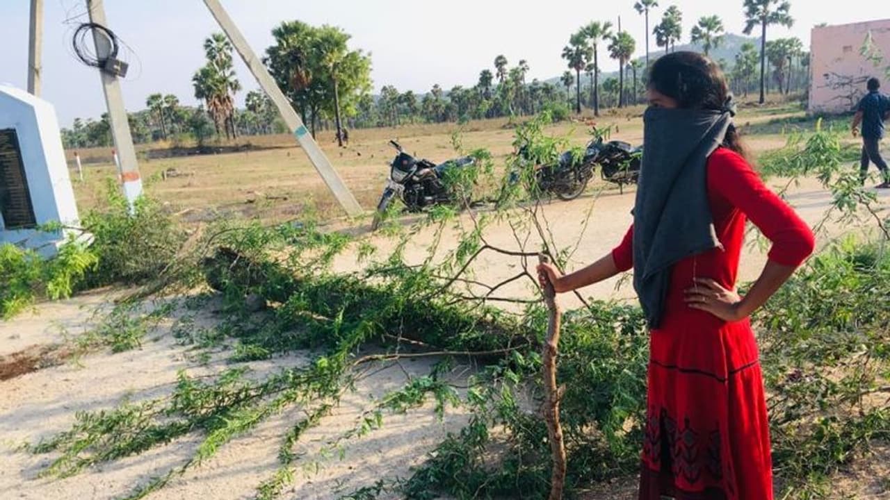 తెలంగాణ లాక్ డౌన్: ఉడుత అఖిల యాదవ్ ఫొటోలు వైరల్ తెలంగాణ లాక్ డౌన్: ఉడుత అఖిల యాదవ్ ఫొటోలు వైరల్