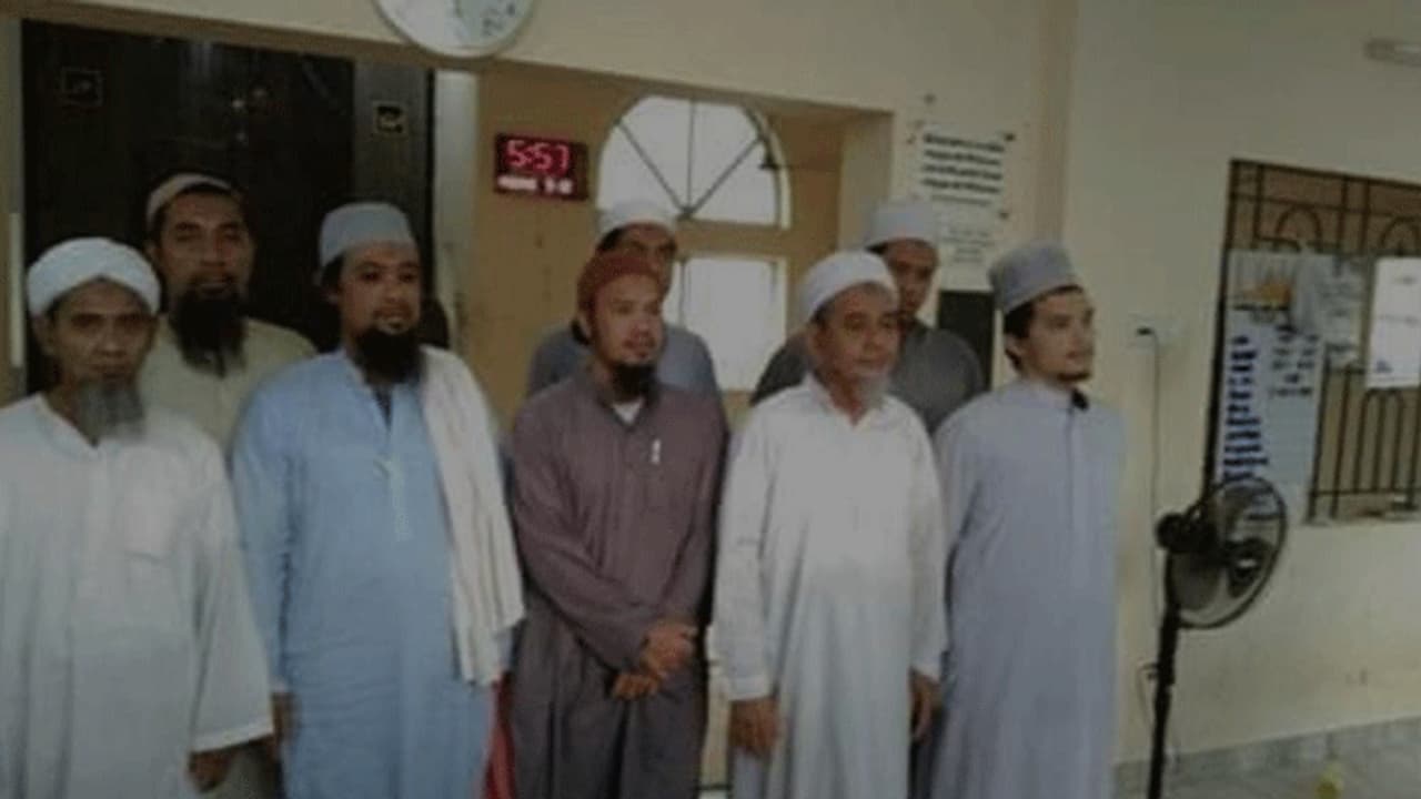 சேலத்தில் 11 பேருக்கு கொரோனா பரிசோதனை... 5 பேருக்கு பாதிப்பு உறுதியானதால் பொதுமக்கள் பீதி..! சேலத்தில் 11 பேருக்கு கொரோனா பரிசோதனை... 5 பேருக்கு பாதிப்பு உறுதியானதால் பொதுமக்கள் பீதி..!