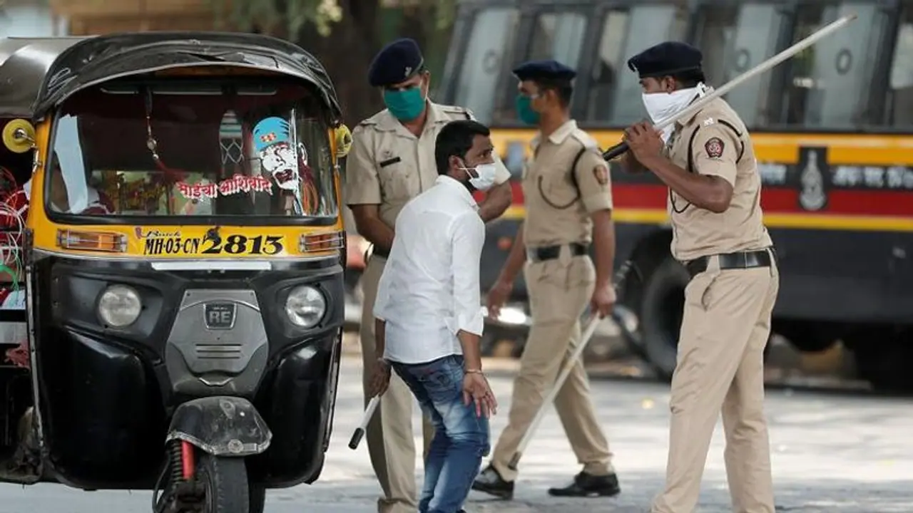కరోనా లాక్ డౌన్: పాలు కొనడానికి వెళ్లిన వ్యక్తి పోలీసుల లాఠీచార్జిలో మృతి కరోనా లాక్ డౌన్: పాలు కొనడానికి వెళ్లిన వ్యక్తి పోలీసుల లాఠీచార్జిలో మృతి
