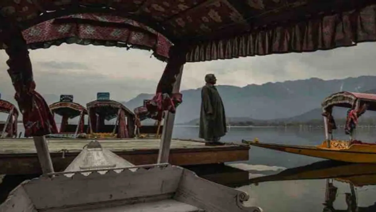 J&K government annuls Roshni Act, cloud over Farooq Abdullah's party HQ J&K government annuls Roshni Act, cloud over Farooq Abdullah's party HQ