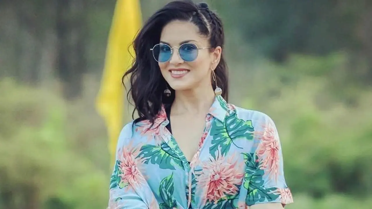 করোনা থেকে বাঁচতে লস অ্যাঞ্জেলেসে পাড়ি, ফার্ম হাউসে কাটছে সানির জন্মদিন