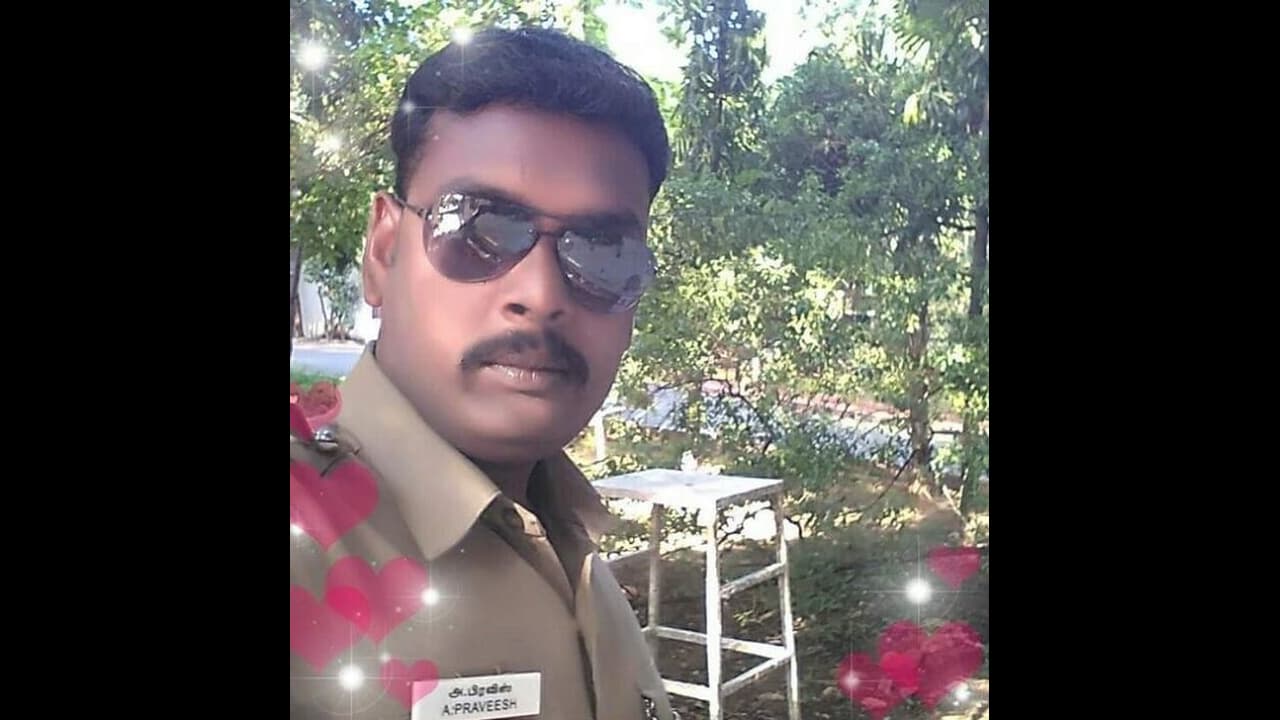 ஊரடங்கு காவலுக்கு சென்ற காவலர் ரத்தவெள்ளத்தில் பலி..! விபத்தில் தலை சிதறிய பரிதாபம்..! ஊரடங்கு காவலுக்கு சென்ற காவலர் ரத்தவெள்ளத்தில் பலி..! விபத்தில் தலை சிதறிய பரிதாபம்..!