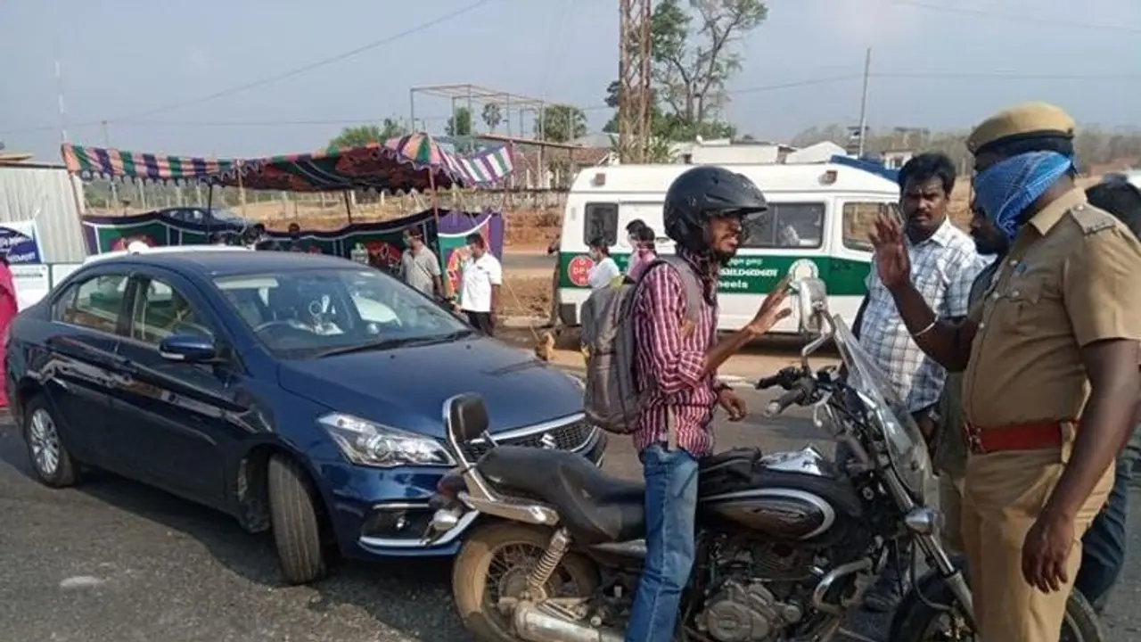 தமிழ்நாட்டில் ஊரடங்கை மீறி வெளியே சுற்றிய 1,100 பேர் மீது வழக்குப்பதிவு.. போலீஸார் அதிரடி நடவடிக்கை தமிழ்நாட்டில் ஊரடங்கை மீறி வெளியே சுற்றிய 1,100 பேர் மீது வழக்குப்பதிவு.. போலீஸார் அதிரடி நடவடிக்கை