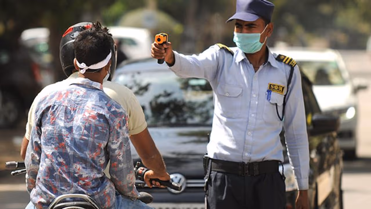 లాక్డౌన్ ఉల్లంఘిస్తే కఠిన చర్యలే: రాష్ట్రాలకు కేంద్రం కీలక ఆదేశాలు లాక్డౌన్ ఉల్లంఘిస్తే కఠిన చర్యలే: రాష్ట్రాలకు కేంద్రం కీలక ఆదేశాలు