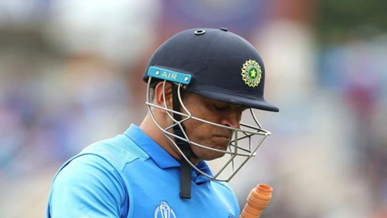 ധോണി ആരാധകരുടെ ചീത്തവിളി; സോഷ്യല് മീഡിയ വിടേണ്ടിവന്നുവെന്ന് മുന് ഇന്ത്യന് ഓപ്പണര് ധോണി ആരാധകരുടെ ചീത്തവിളി; സോഷ്യല് മീഡിയ വിടേണ്ടിവന്നുവെന്ന് മുന് ഇന്ത്യന് ഓപ്പണര്