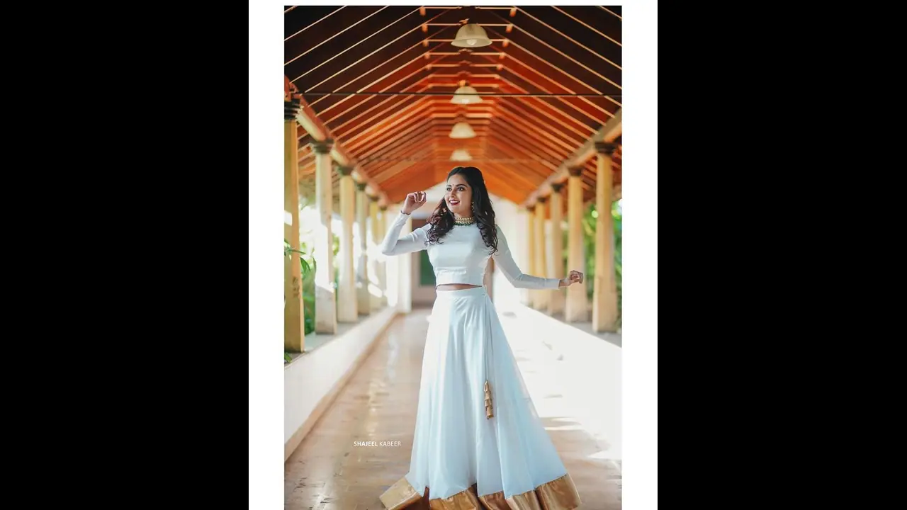 கேட்க கூடாத கேள்வி இது...! ரசிகரிடம் இருந்து நைசாக எஸ்கேப் ஆன மகிமா நம்பியார்! கேட்க கூடாத கேள்வி இது...! ரசிகரிடம் இருந்து நைசாக எஸ்கேப் ஆன மகிமா நம்பியார்!