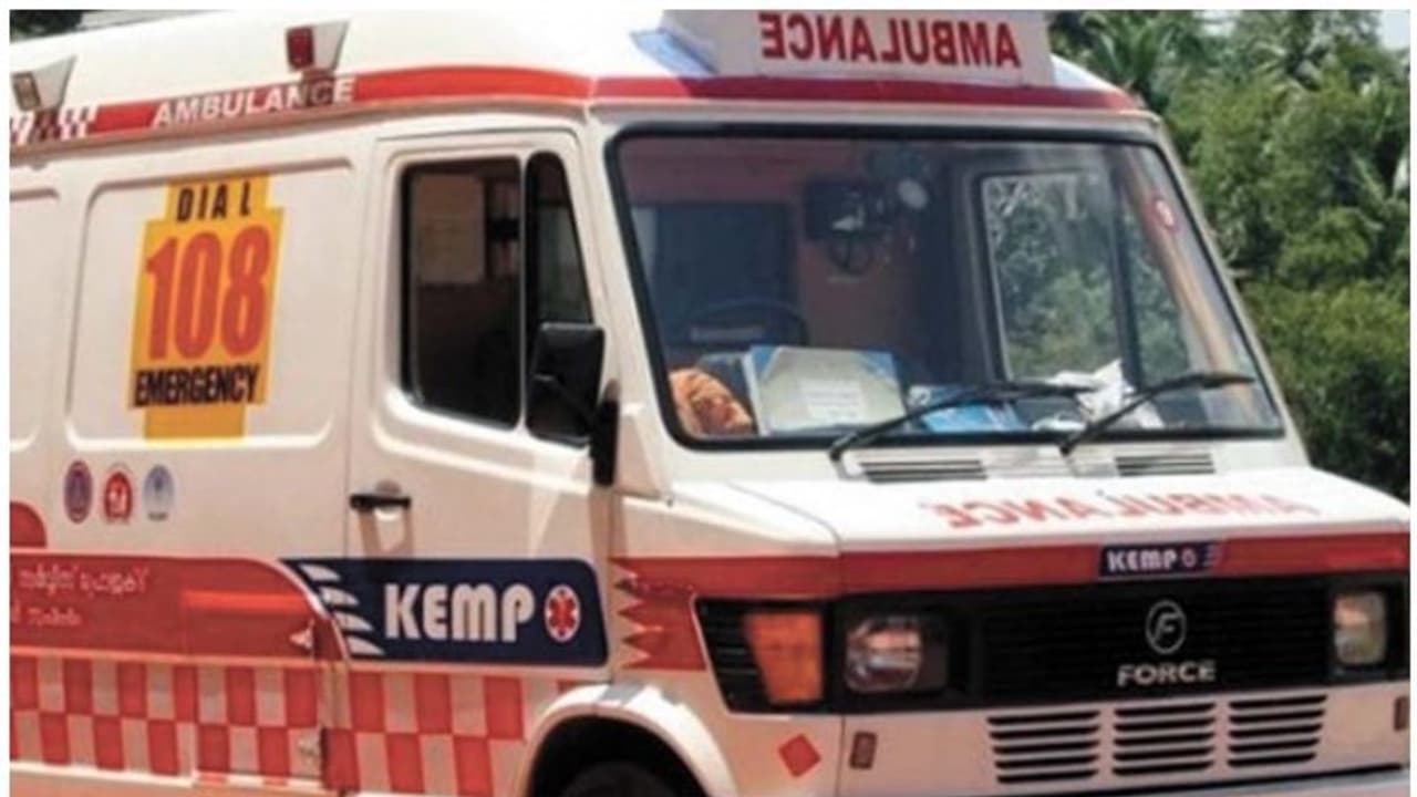 തിരുവനന്തപുരത്ത് ആംബുലൻസ് ജീവനക്കാർ സമരത്തിൽ തിരുവനന്തപുരത്ത് ആംബുലൻസ് ജീവനക്കാർ സമരത്തിൽ