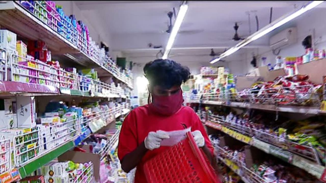 കൊവിഡിനെ നേരിടാൻ കൈ കോർത്ത് യുവത്വം: സർക്കാർ സന്നദ്ധ സേനയിലേക്ക് യുവാക്കളുടെ പ്രവാഹം കൊവിഡിനെ നേരിടാൻ കൈ കോർത്ത് യുവത്വം: സർക്കാർ സന്നദ്ധ സേനയിലേക്ക് യുവാക്കളുടെ പ്രവാഹം