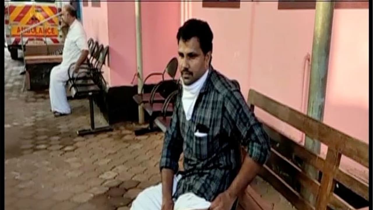 പള്ളിയില് ബാങ്ക് വിളിക്കാന് പോയ ആളെ പൊലീസ് ക്രൂരമായി മര്ദ്ദിച്ചെന്ന് പരാതി പള്ളിയില് ബാങ്ക് വിളിക്കാന് പോയ ആളെ പൊലീസ് ക്രൂരമായി മര്ദ്ദിച്ചെന്ന് പരാതി