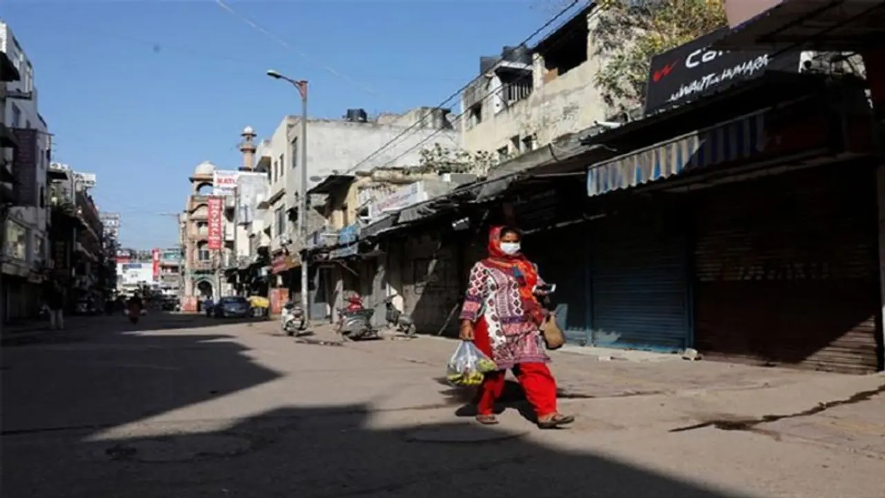 लॉकडाउन के बीच भीलवाड़ा बना मिसाल, हर गरीब को मिल रहा खाना, घर घर जाकर स्क्रीनिंग कर रहे स्वास्थ्य कर्मी लॉकडाउन के बीच भीलवाड़ा बना मिसाल, हर गरीब को मिल रहा खाना, घर घर जाकर स्क्रीनिंग कर रहे स्वास्थ्य कर्मी