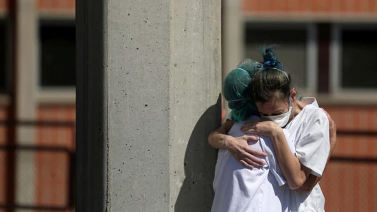 নিজের পুরনো রেকর্ড ফের ভাঙল ইতালি, একদিনে মৃতের সংখ্যা ছুঁয়ে ফেলল হাজার নিজের পুরনো রেকর্ড ফের ভাঙল ইতালি, একদিনে মৃতের সংখ্যা ছুঁয়ে ফেলল হাজার