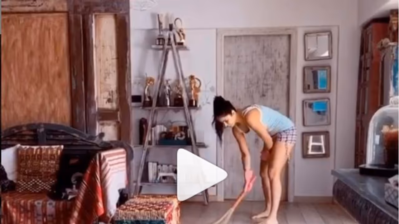 வீட்டு வேலை செய்யும் பிரபல நடிகை..! கொரோனா ஏற்படுத்திய வாழ்வியல் மாற்றம் ..!