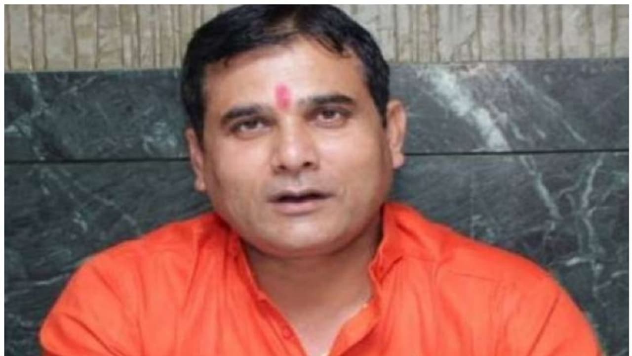 'ലോക്ക് ഡൗൺ ലംഘിക്കുന്നവരെ വെടിവച്ച് വീഴ്ത്തണം, കാലൊടിക്കണം'; ബിജെപി എംഎൽഎ നന്ദകിഷോർ ഗുജ്ജാർ 'ലോക്ക് ഡൗൺ ലംഘിക്കുന്നവരെ വെടിവച്ച് വീഴ്ത്തണം, കാലൊടിക്കണം'; ബിജെപി എംഎൽഎ നന്ദകിഷോർ ഗുജ്ജാർ