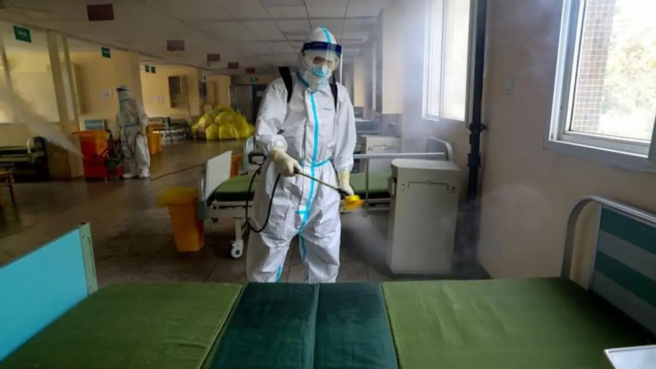 కరోనా: హోం క్వారంటైన్ నుండి హోం టౌన్కు జంప్, ఐఎఎస్పై కేసు కరోనా: హోం క్వారంటైన్ నుండి హోం టౌన్కు జంప్, ఐఎఎస్పై కేసు