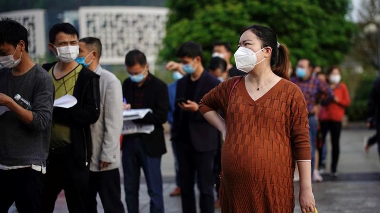 ಸಾಮಾಜಿಕ ಅಂತರ ಕಾಯ್ದುಕೊಳ್ಳಿ ಅಂದ್ರೆ ವ್ಯತಿರಿಕ್ತವಾಗಿ ನಡೆದುಕೊಳ್ಳುವ ರಾಜಕಾರಣಿಗಳು ಸಾಮಾಜಿಕ ಅಂತರ ಕಾಯ್ದುಕೊಳ್ಳಿ ಅಂದ್ರೆ ವ್ಯತಿರಿಕ್ತವಾಗಿ ನಡೆದುಕೊಳ್ಳುವ ರಾಜಕಾರಣಿಗಳು