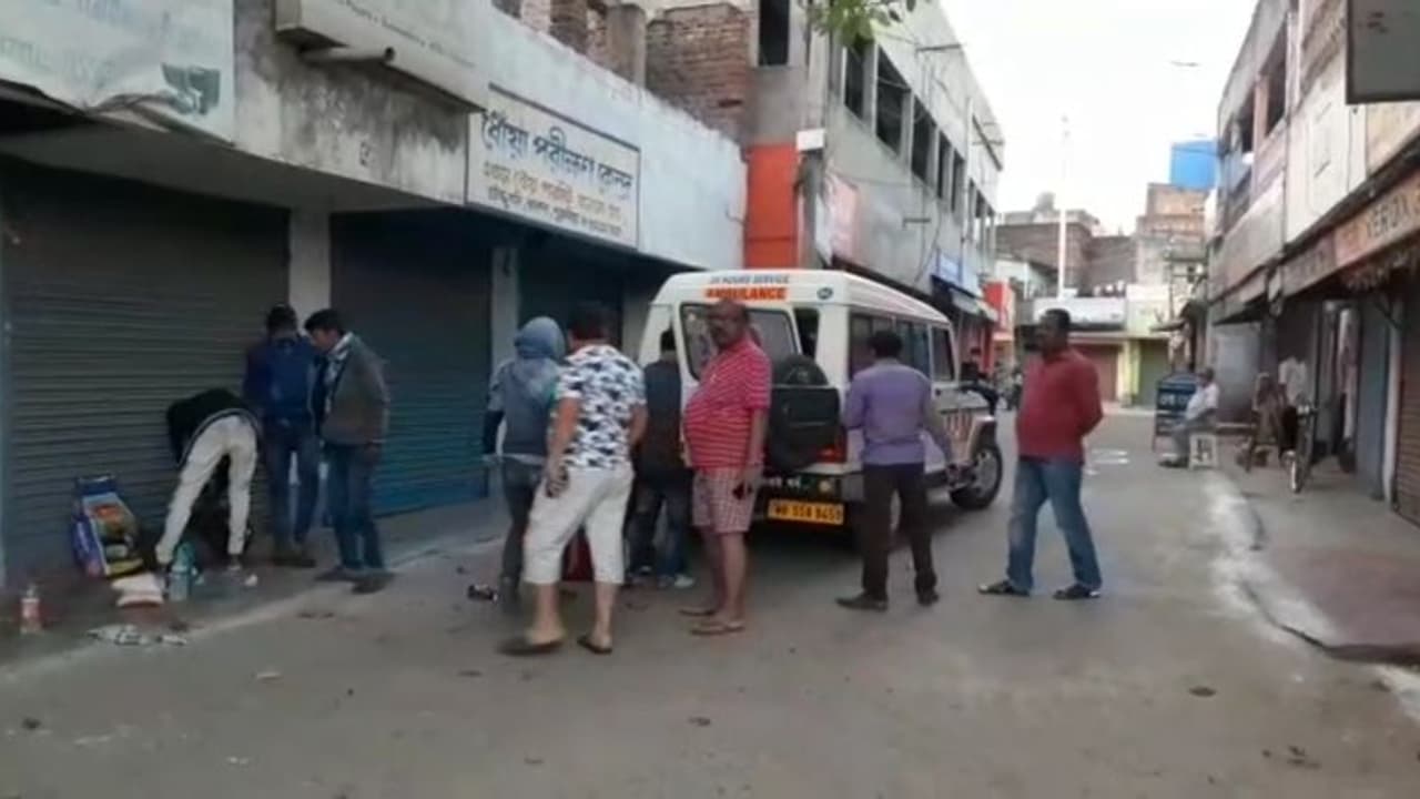 আশি কিলোমিটার পথ পেরিয়ে এসে জুটল গরমভাত আর একটু বিশ্রাম আশি কিলোমিটার পথ পেরিয়ে এসে জুটল গরমভাত আর একটু বিশ্রাম