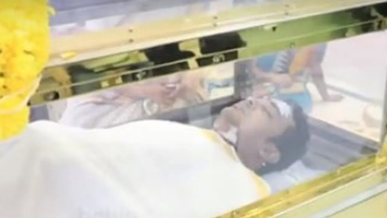 தமிழ் சினிமாவை அதிர வைத்த 5 மரணங்கள்... திடீர் மாரடைப்புகளின் திக் திக் நிமிடங்கள்..! தமிழ் சினிமாவை அதிர வைத்த 5 மரணங்கள்... திடீர் மாரடைப்புகளின் திக் திக் நிமிடங்கள்..!