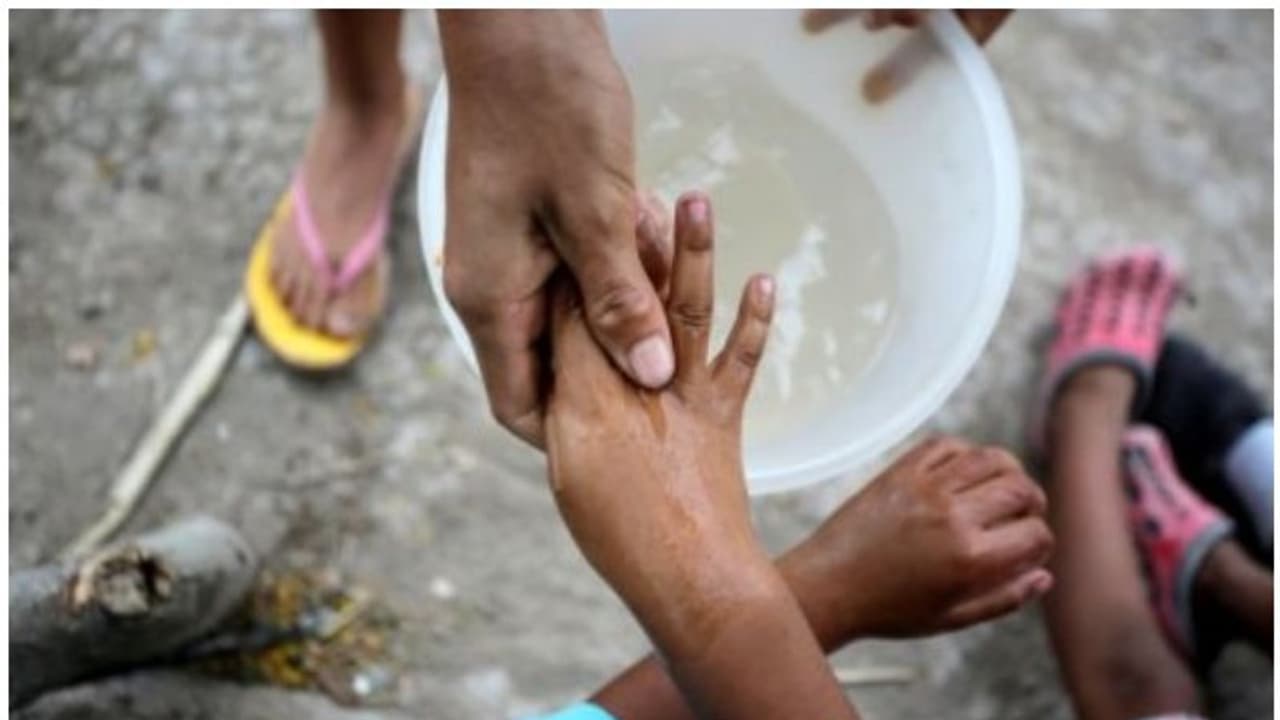 'കൈകഴുകാതെ ഇങ്ങോട്ട് പ്രവേശിക്കരുത്' , ഈ ഗ്രാമം പറയുന്നു 'കൈകഴുകാതെ ഇങ്ങോട്ട് പ്രവേശിക്കരുത്' , ഈ ഗ്രാമം പറയുന്നു