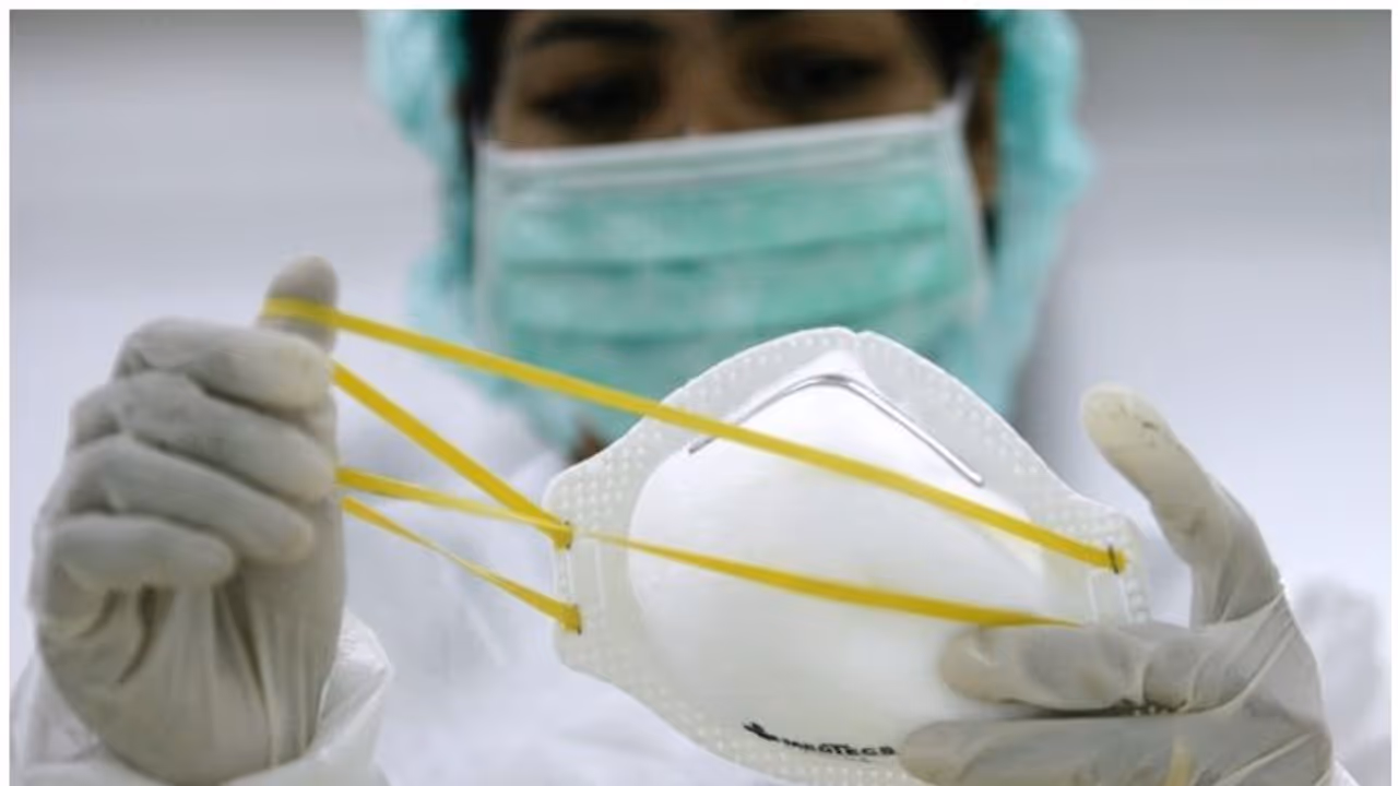 മാരകരോഗങ്ങളിൽ നിന്ന് ആരോഗ്യപ്രവർത്തകരെ രക്ഷിക്കുന്ന എൻ95 മാസ്കിന്റെ കഥ ഇങ്ങനെ മാരകരോഗങ്ങളിൽ നിന്ന് ആരോഗ്യപ്രവർത്തകരെ രക്ഷിക്കുന്ന എൻ95 മാസ്കിന്റെ കഥ ഇങ്ങനെ