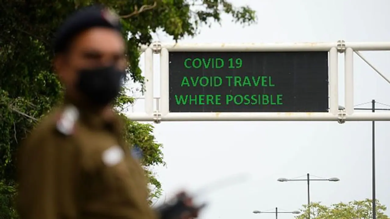 ഇത് തീ കൊണ്ടുള്ള കളി, കണ്ട് കയ്യടിക്കരുത് ; കൊറോണാക്കാലത്ത് പൊലീസ് ഇക്കാര്യങ്ങള് കൂടി ഓര്ക്കണ്ടേ? ഇത് തീ കൊണ്ടുള്ള കളി, കണ്ട് കയ്യടിക്കരുത് ; കൊറോണാക്കാലത്ത് പൊലീസ് ഇക്കാര്യങ്ങള് കൂടി ഓര്ക്കണ്ടേ?