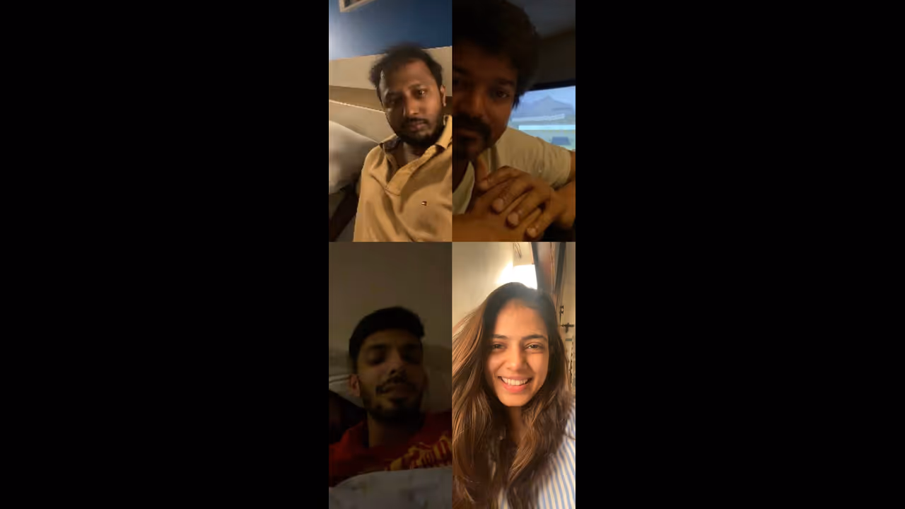 சமூக விலகலுக்கு சபாஸ் உதாரணம்... தளபதி விஜய்யுடன் வீடியோ காலில் குதூகலித்த “மாஸ்டர்” டீம்...! சமூக விலகலுக்கு சபாஸ் உதாரணம்... தளபதி விஜய்யுடன் வீடியோ காலில் குதூகலித்த “மாஸ்டர்” டீம்...!