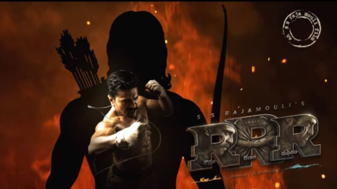 రామ్ చరణ్ పోలీస్ డ్రెస్ పై రాజమౌళి క్లారిటీ.. అది ఇప్పటి ఆలోచన కాదు! రామ్ చరణ్ పోలీస్ డ్రెస్ పై రాజమౌళి క్లారిటీ.. అది ఇప్పటి ఆలోచన కాదు!