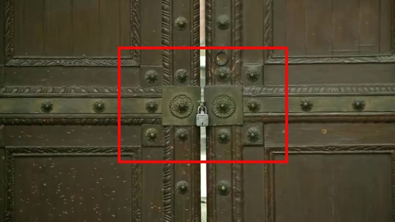 लॉकडाउन का पहला शुक्रवार: श्रीनगर में सारी मस्जिदें बंद, चांदनी चौक में घर पर नमाज, भोपाल में केस दर्ज लॉकडाउन का पहला शुक्रवार: श्रीनगर में सारी मस्जिदें बंद, चांदनी चौक में घर पर नमाज, भोपाल में केस दर्ज